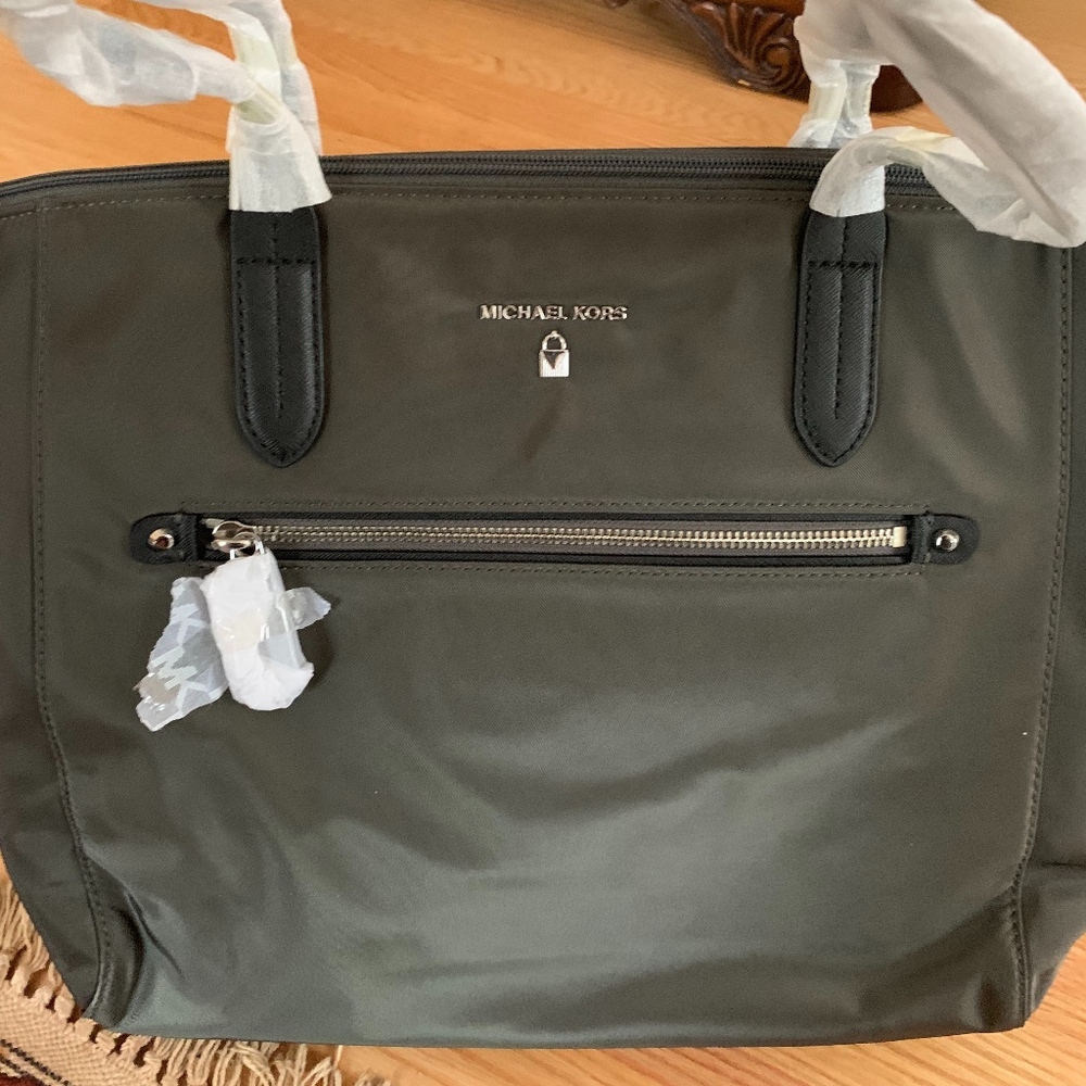 NWT Michael Kors Kelsey Large Nylon Tote